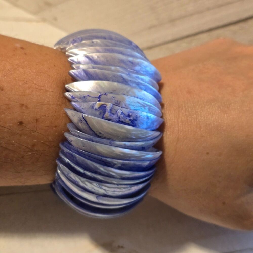 Blue Shell Stretch Bracelet